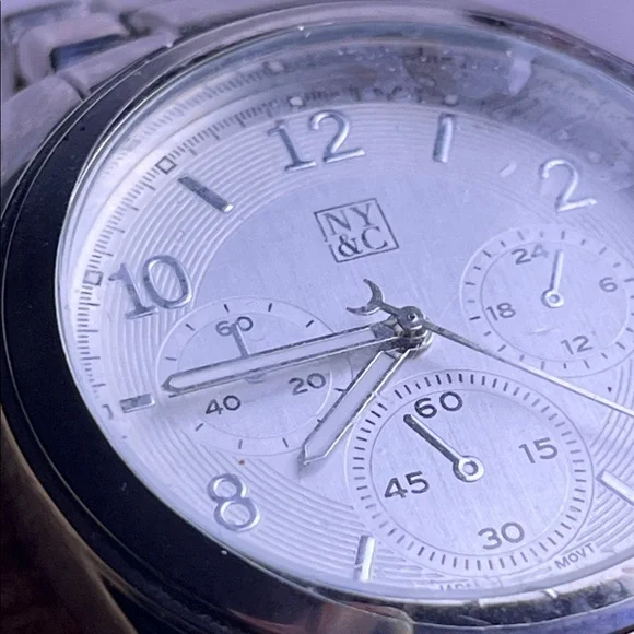 NY&Co Women's Silver Watch- New needs a battery - Picture 4 of 10